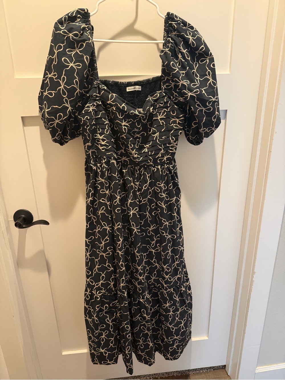 The A&F Emerson Poplin Puff Sleeve Midi Dress